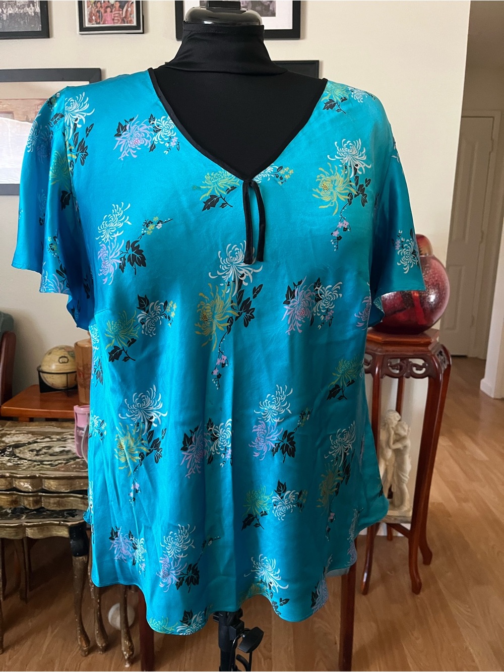 Robbie Bee Teal Floral V-Neck Tie Blouse